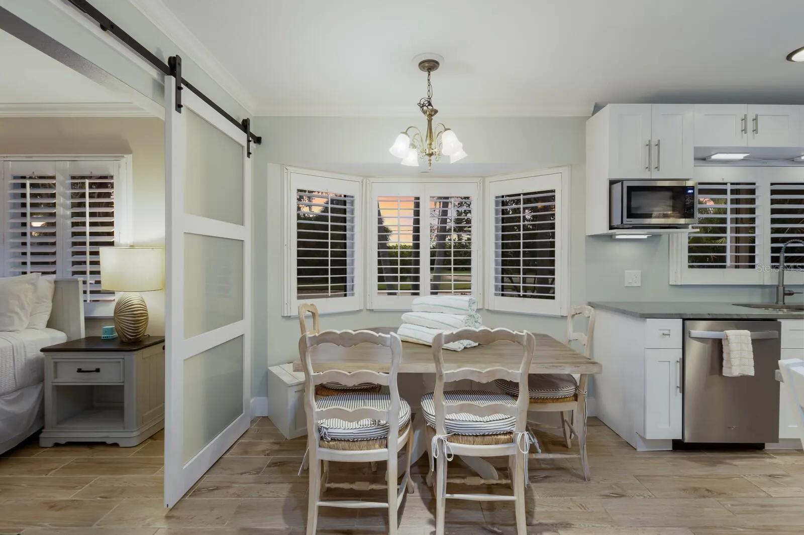 417 BAY PALMS DR