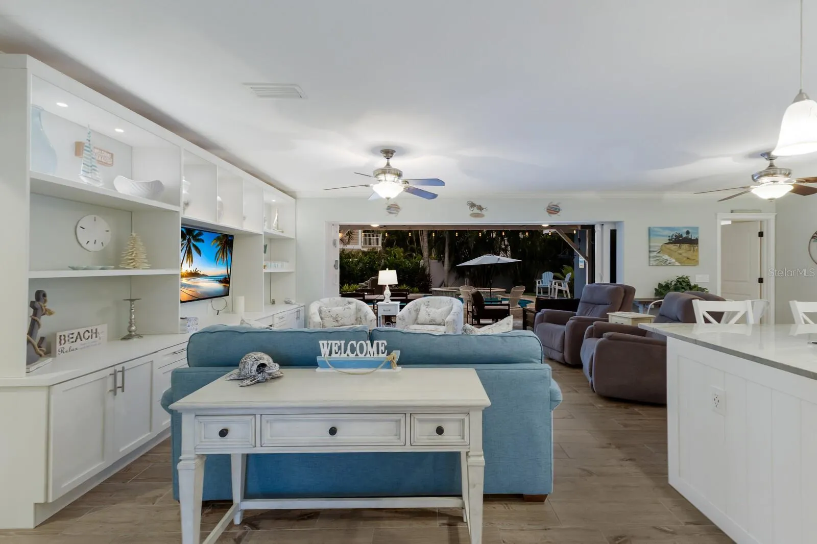 417 BAY PALMS DR