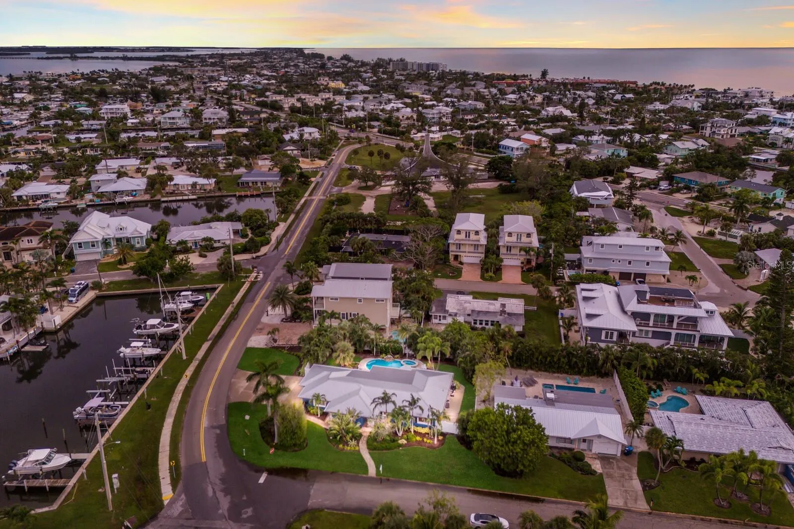417 BAY PALMS DR