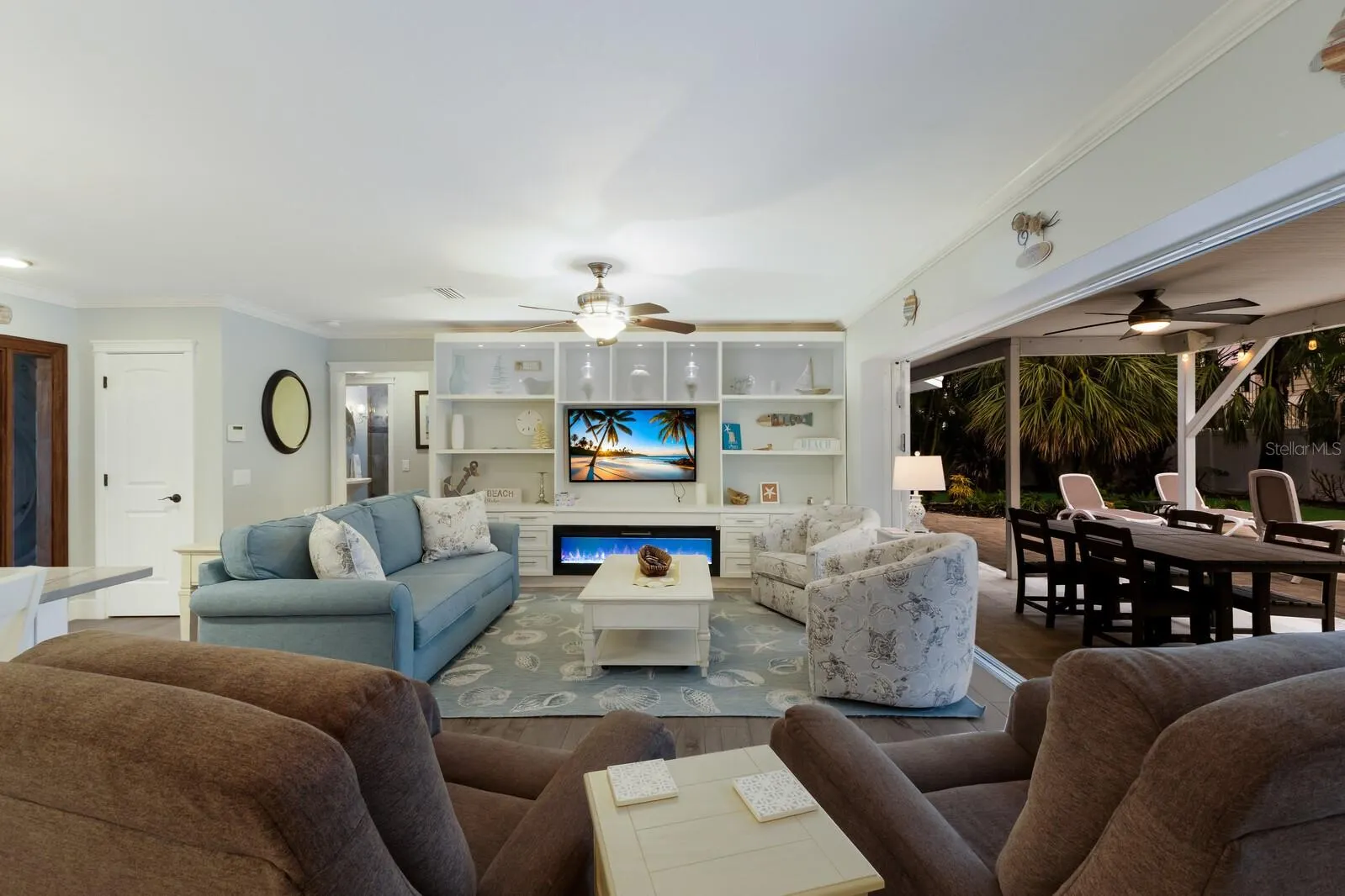 417 BAY PALMS DR
