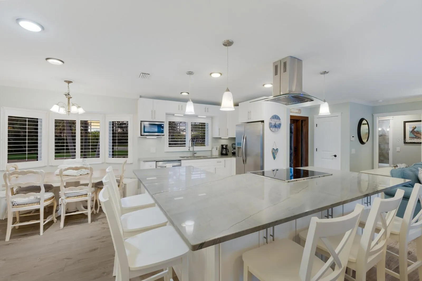 417 BAY PALMS DR