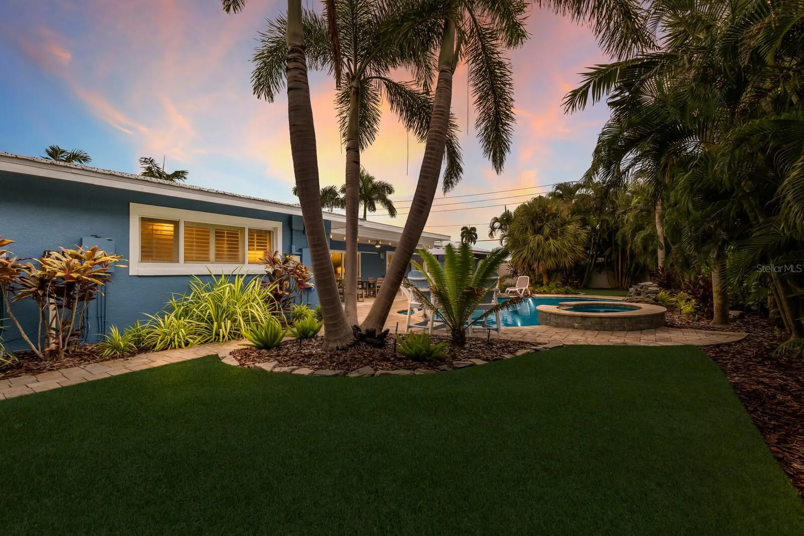 417 BAY PALMS DR