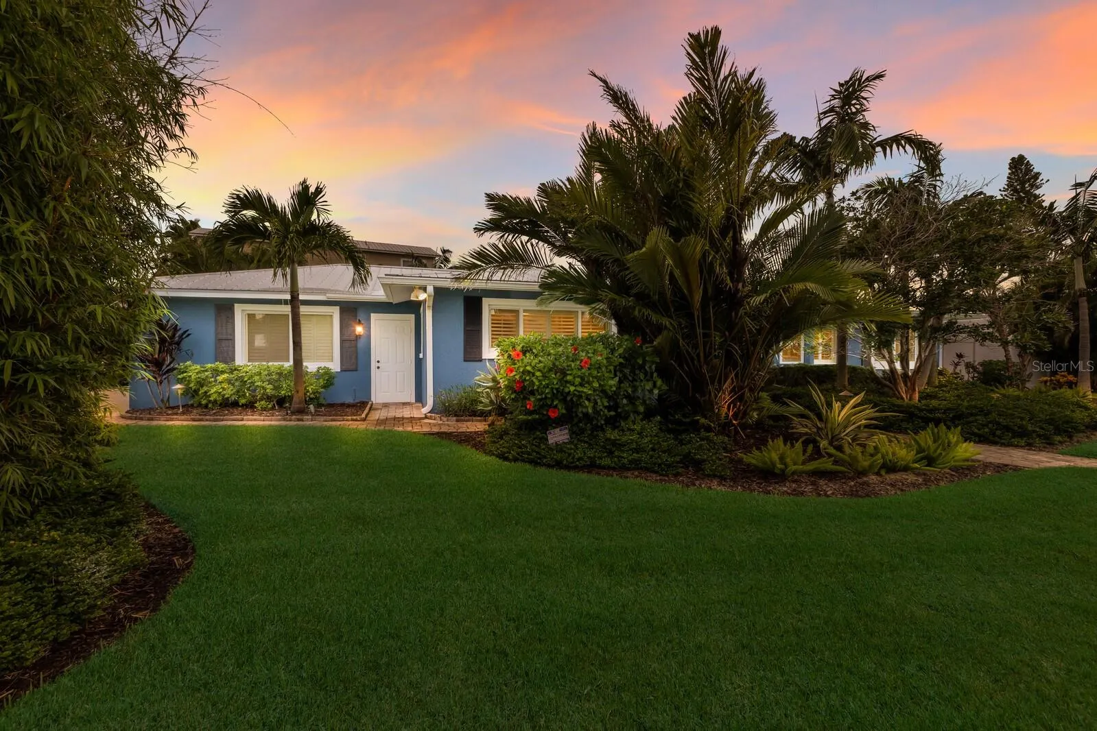 417 BAY PALMS DR