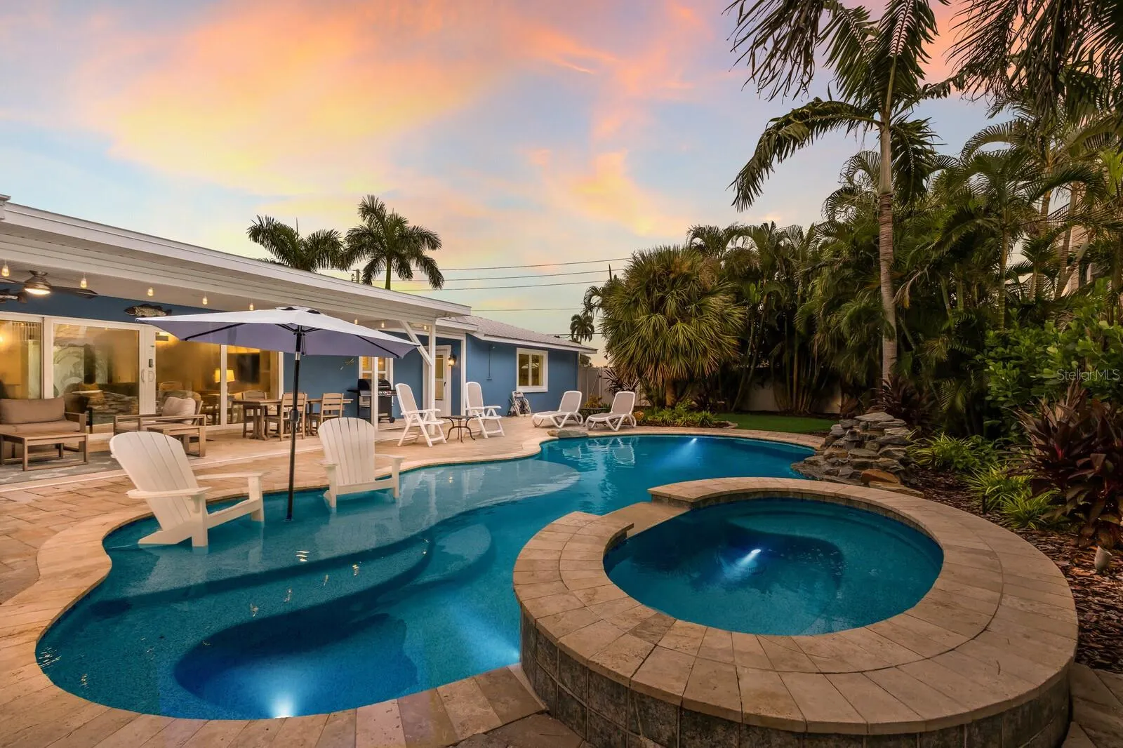 417 BAY PALMS DR