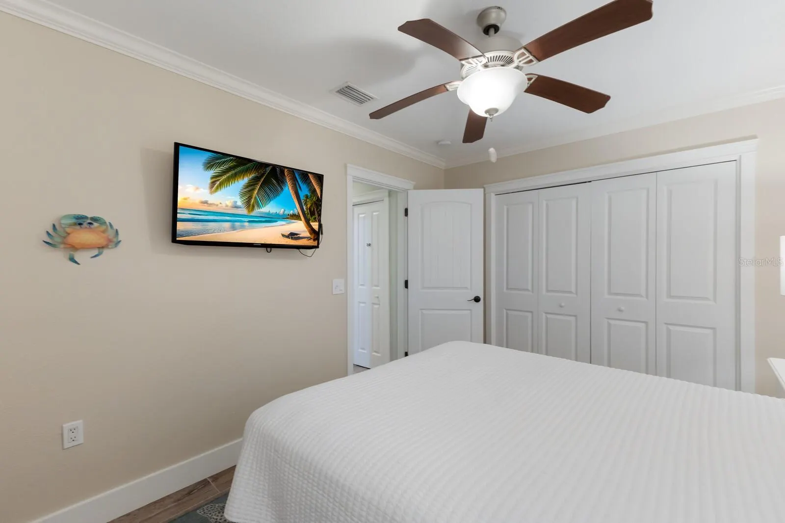 417 BAY PALMS DR