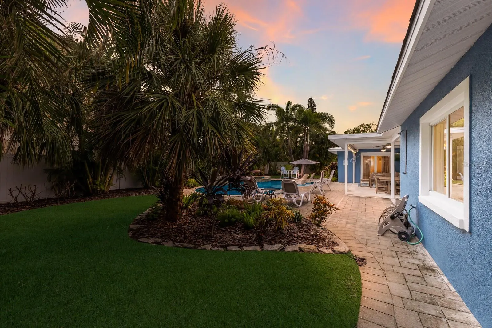 417 BAY PALMS DR