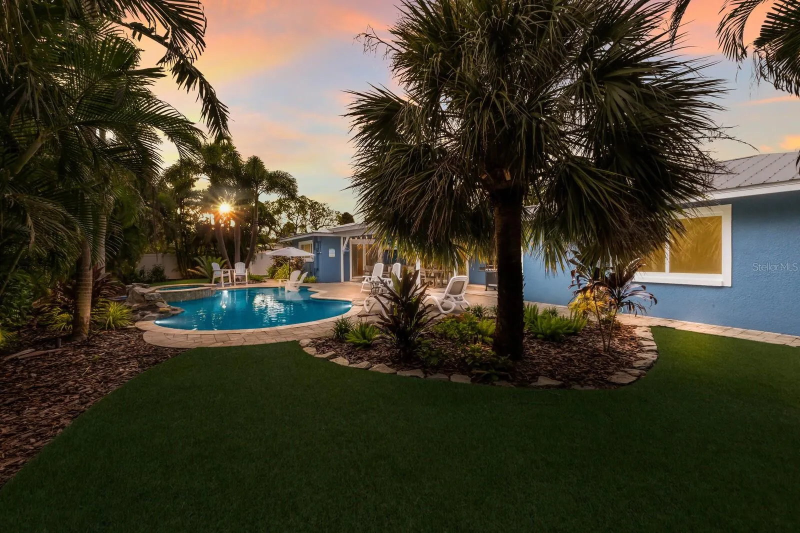 417 BAY PALMS DR