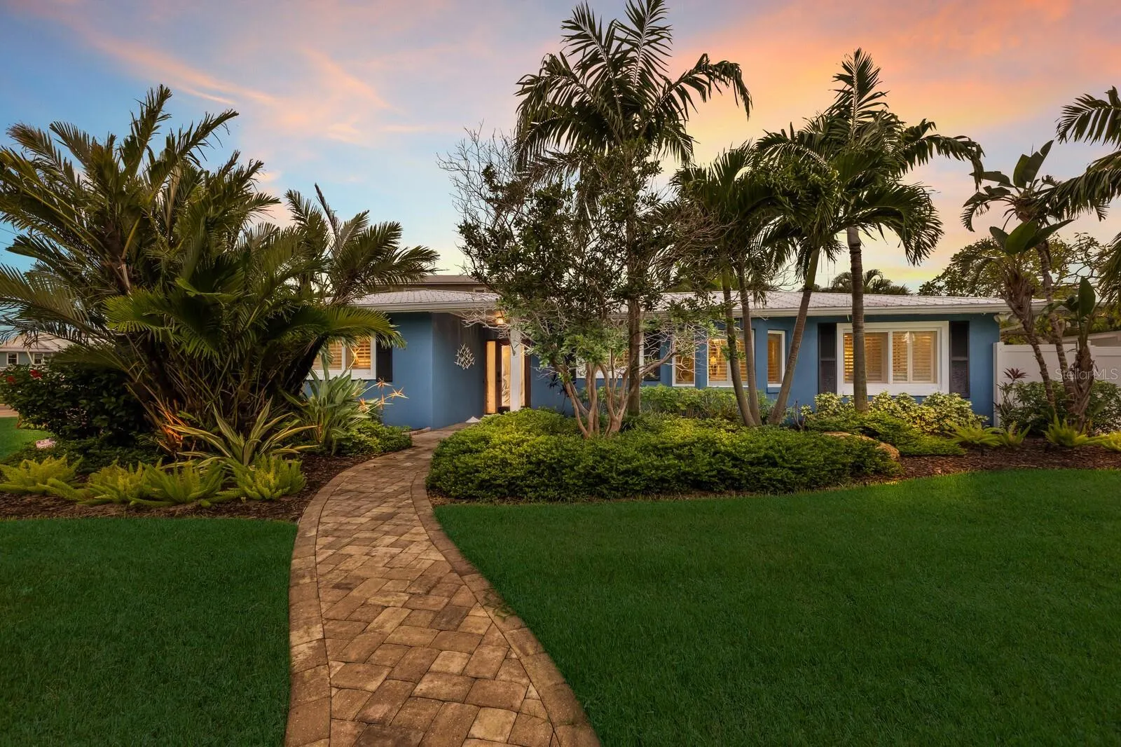 417 BAY PALMS DR