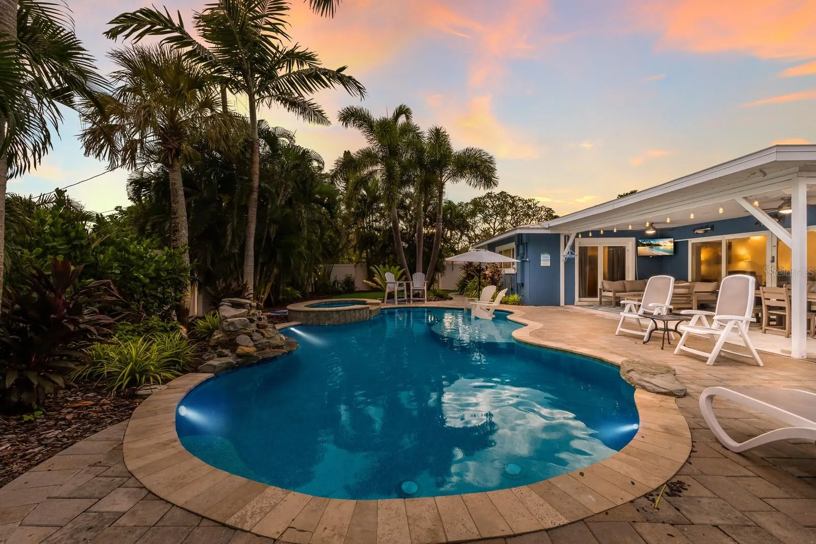 417 BAY PALMS DR