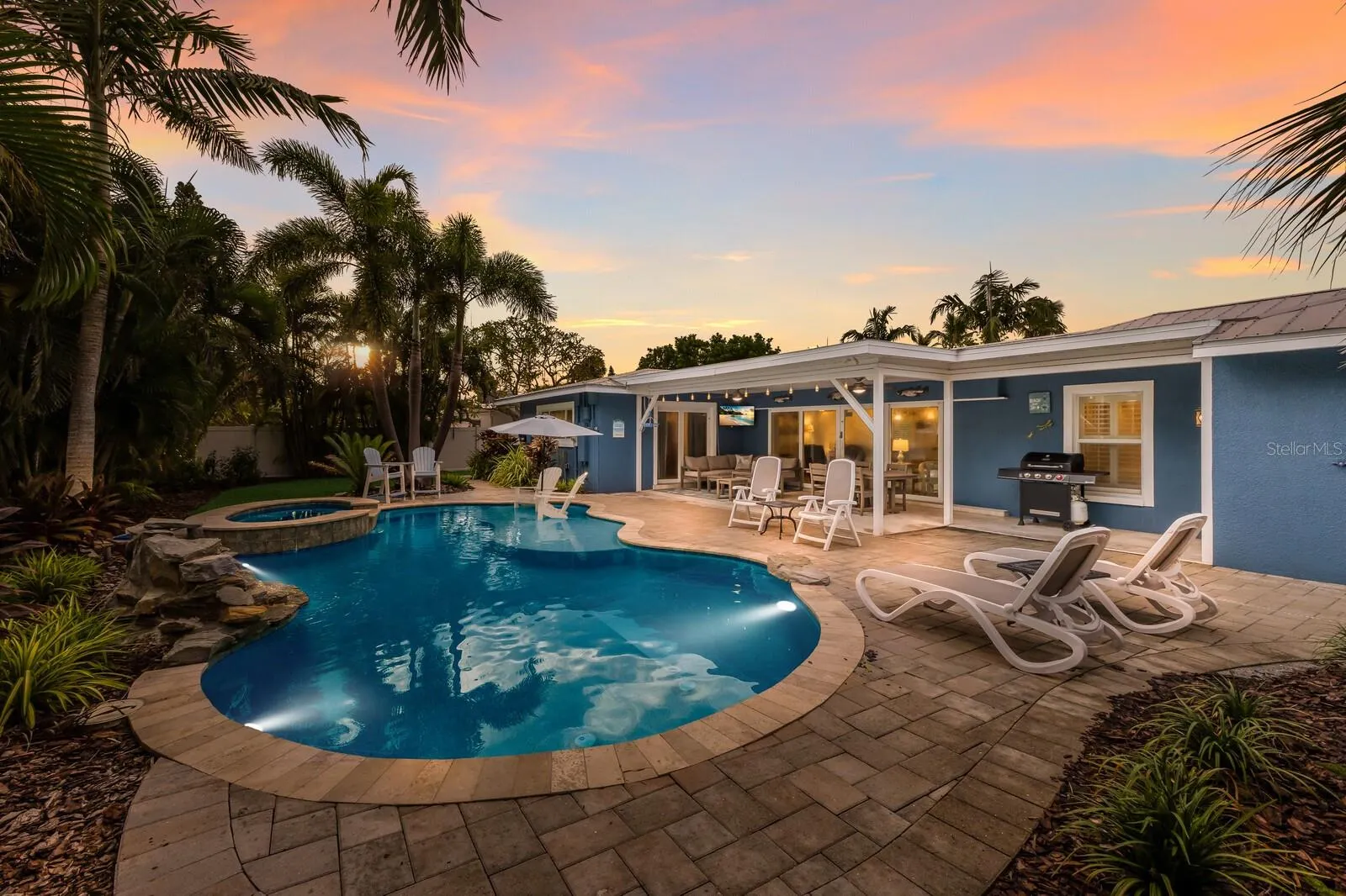 417 BAY PALMS DR