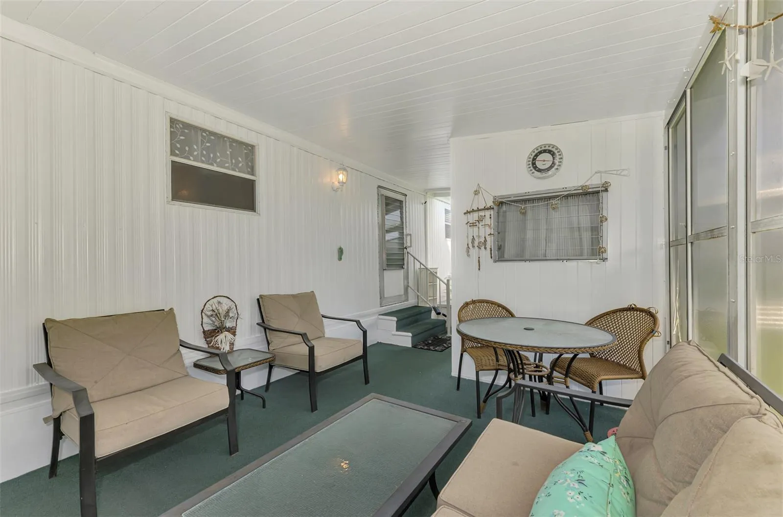 259 INNER DR E
