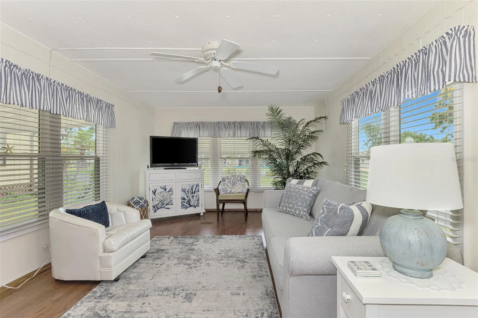 259 INNER DR E