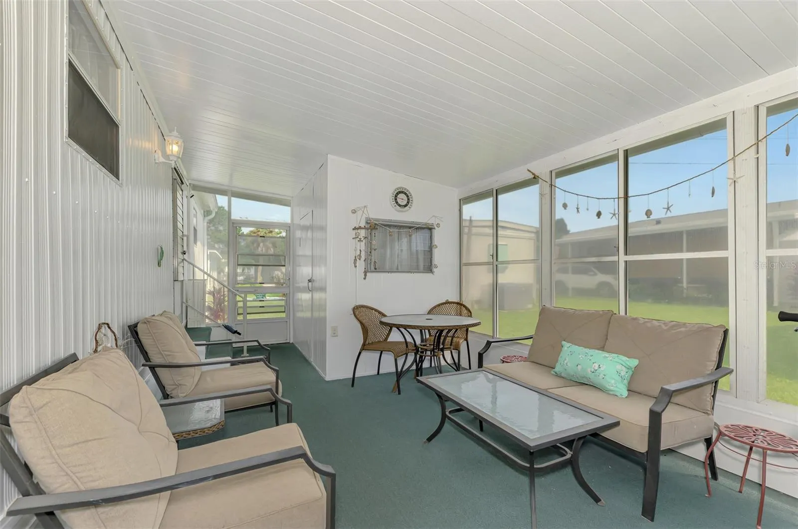 259 INNER DR E