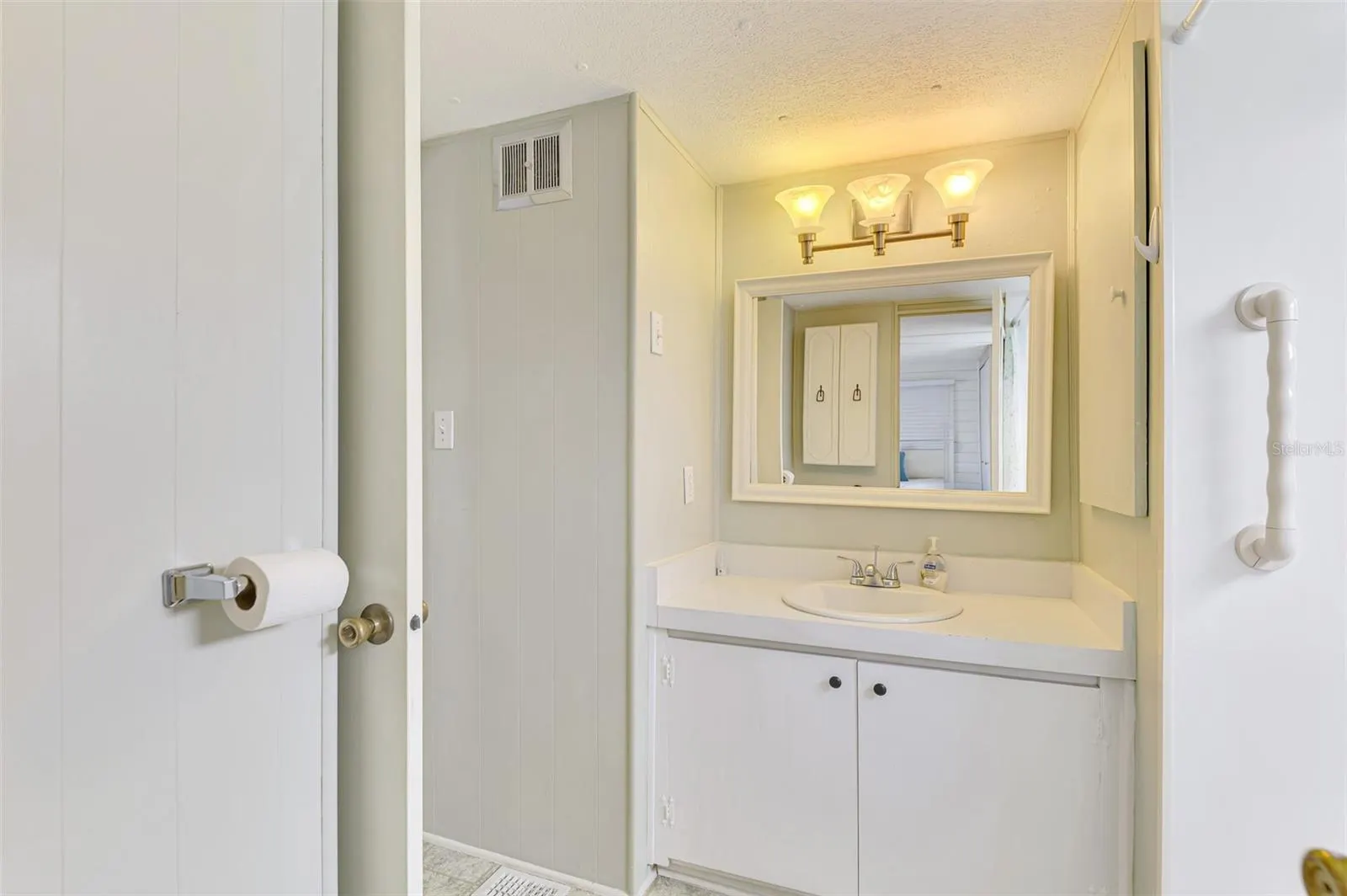 259 INNER DR E