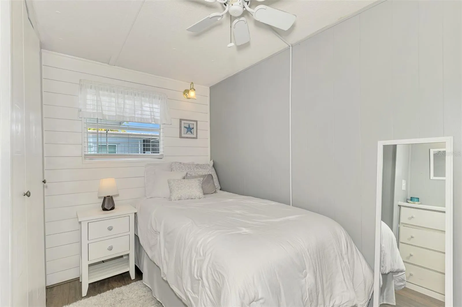 259 INNER DR E