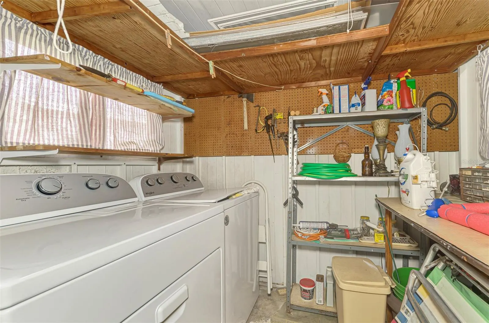 259 INNER DR E