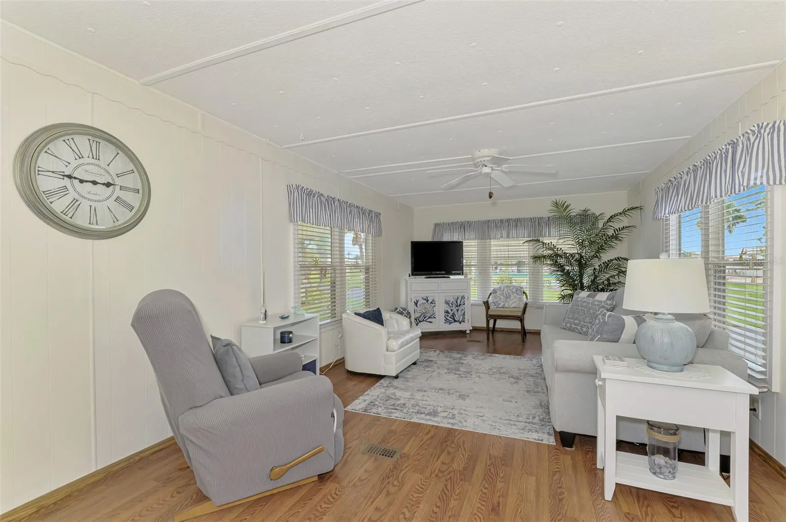 259 INNER DR E