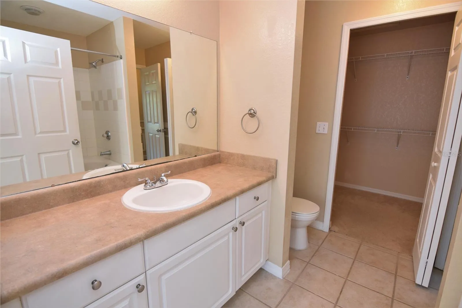5711 SOLDIER CIR #201, #201