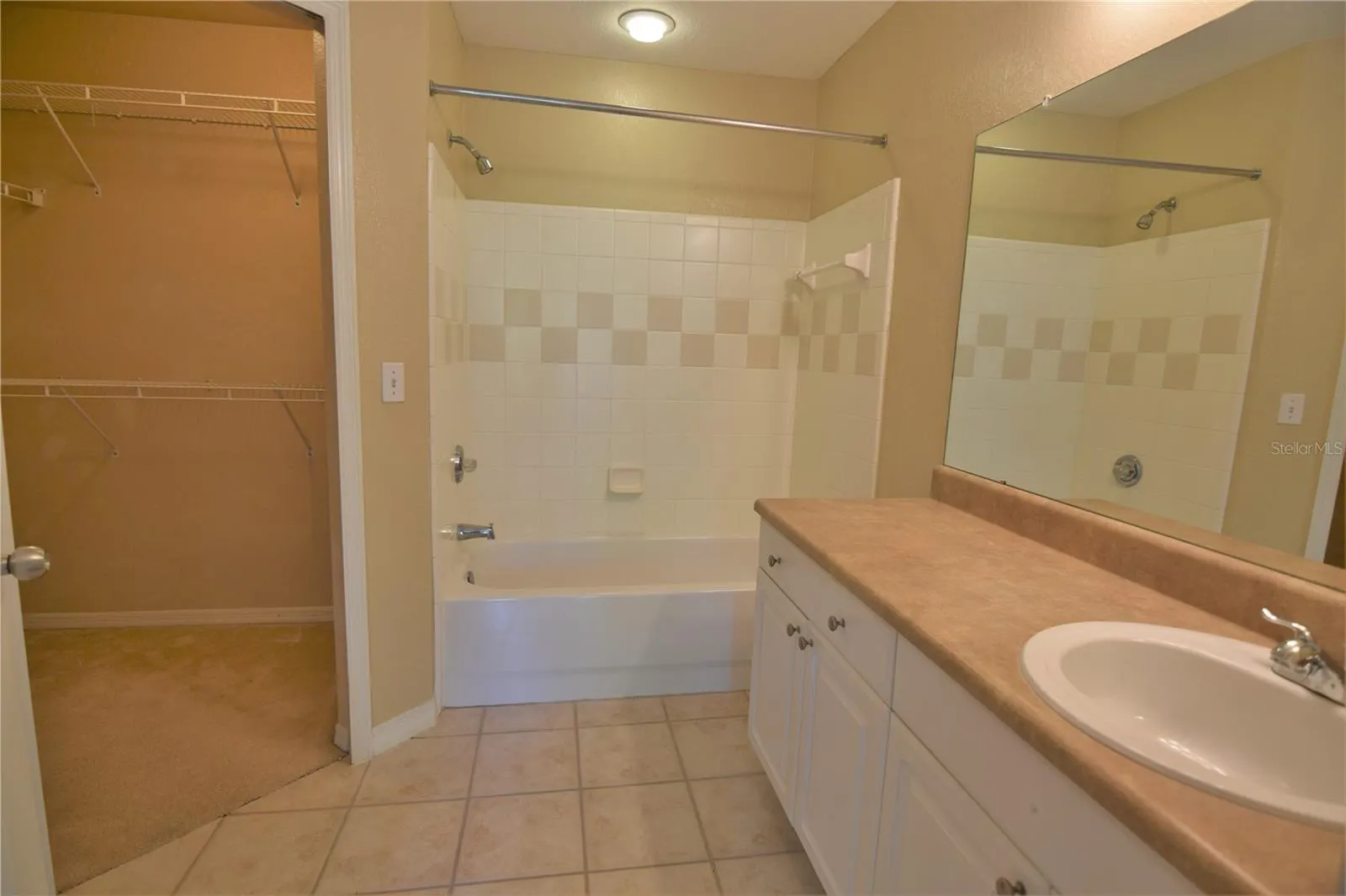 5711 SOLDIER CIR #201, #201