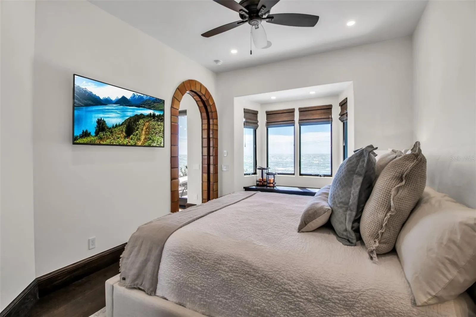 121 N CASEY KEY RD