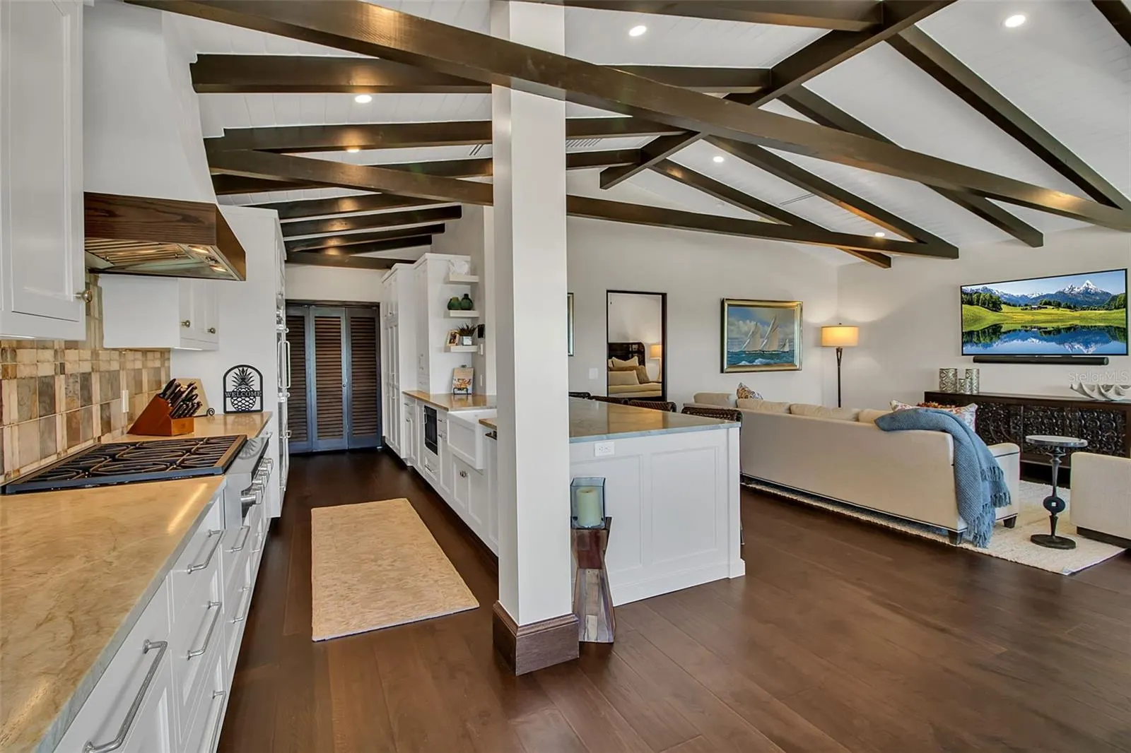 121 N CASEY KEY RD