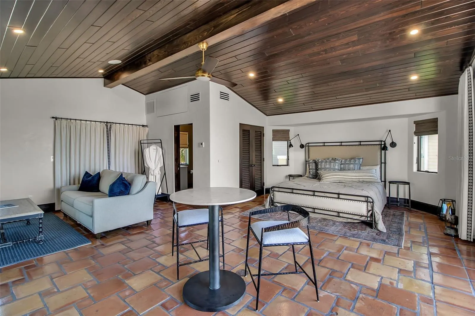 121 N CASEY KEY RD
