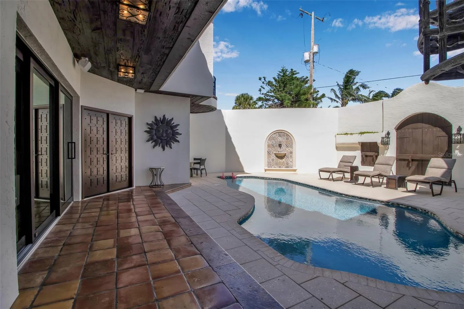 121 N CASEY KEY RD