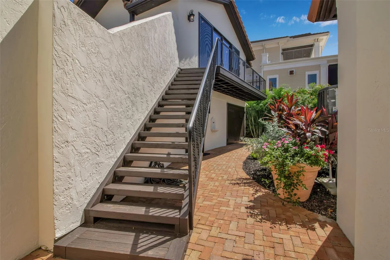121 N CASEY KEY RD