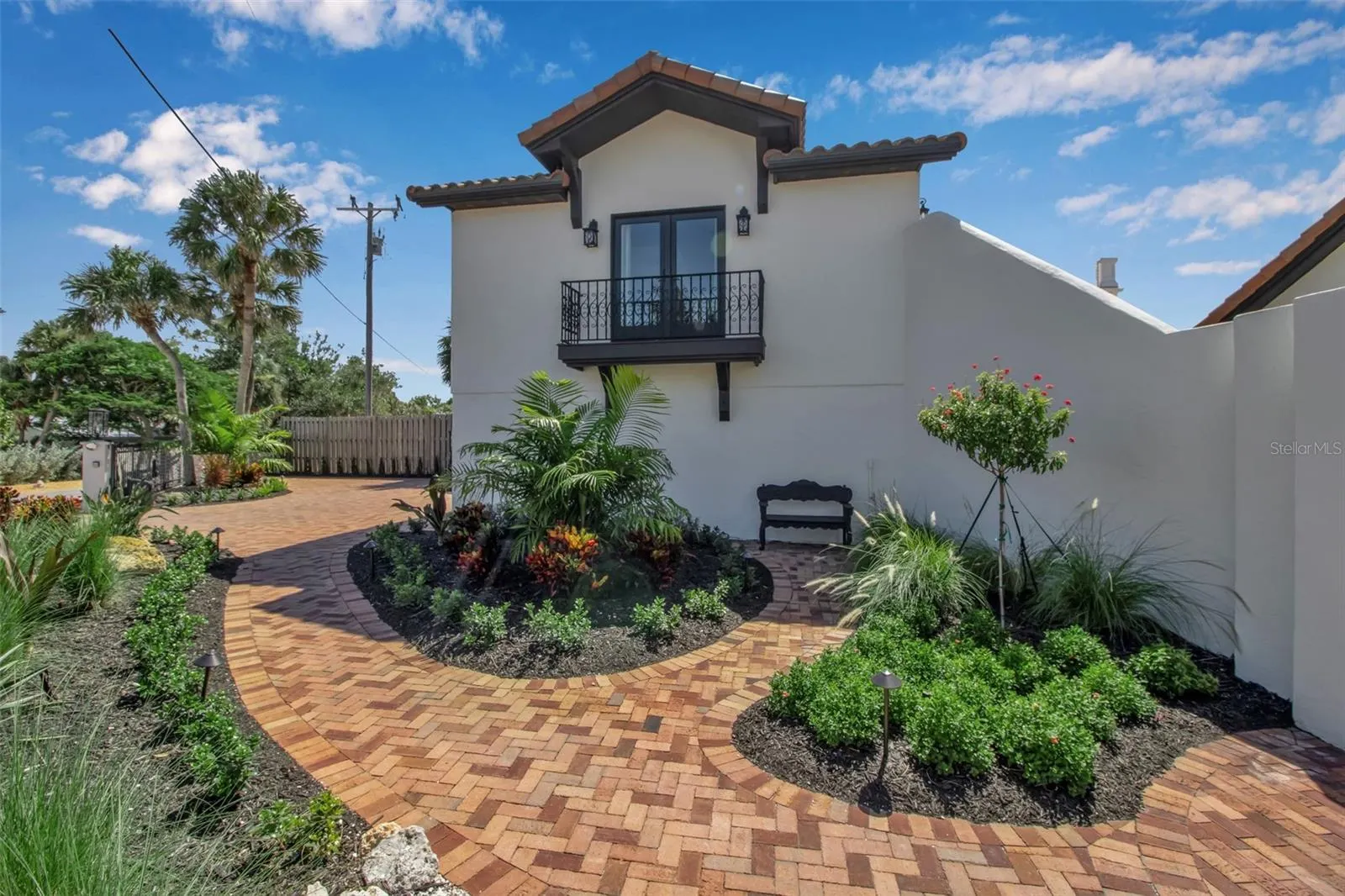121 N CASEY KEY RD