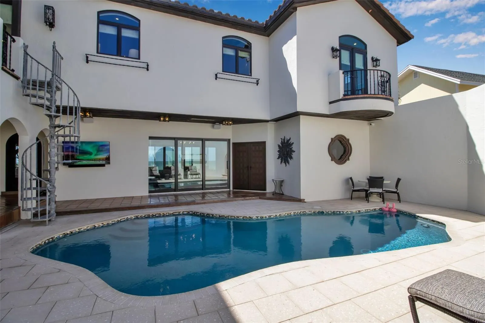 121 N CASEY KEY RD