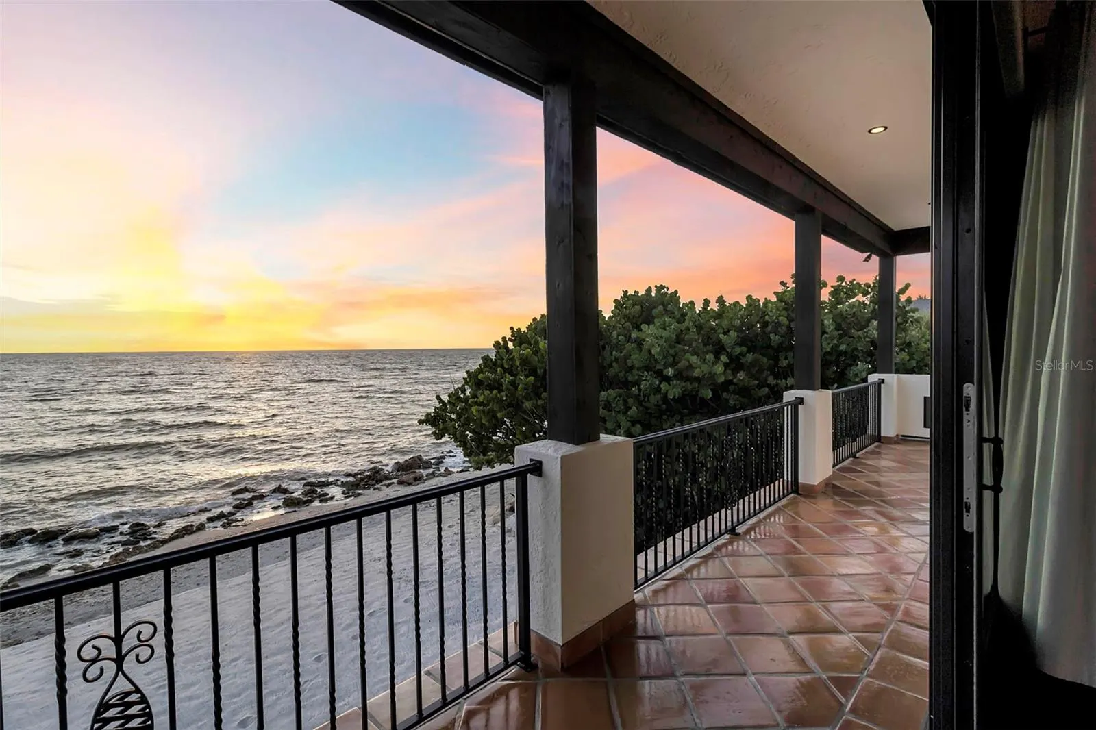 121 N CASEY KEY RD