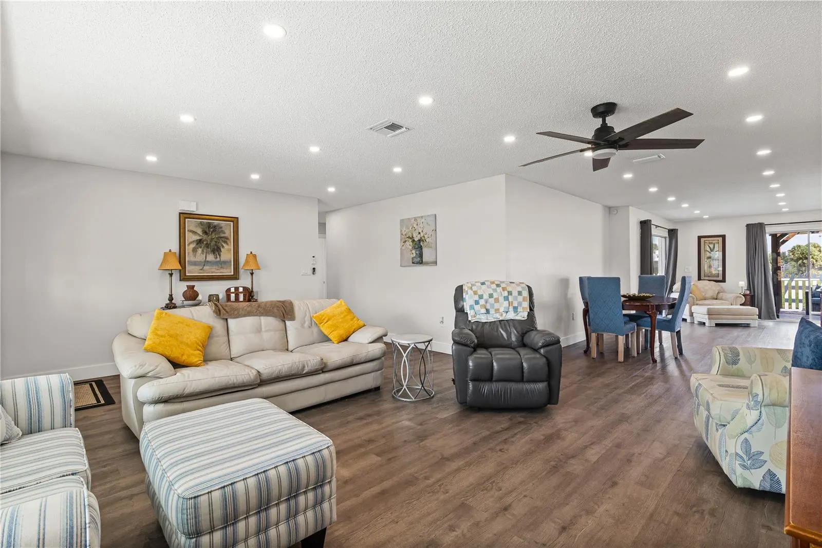 150 ROTONDA CIR