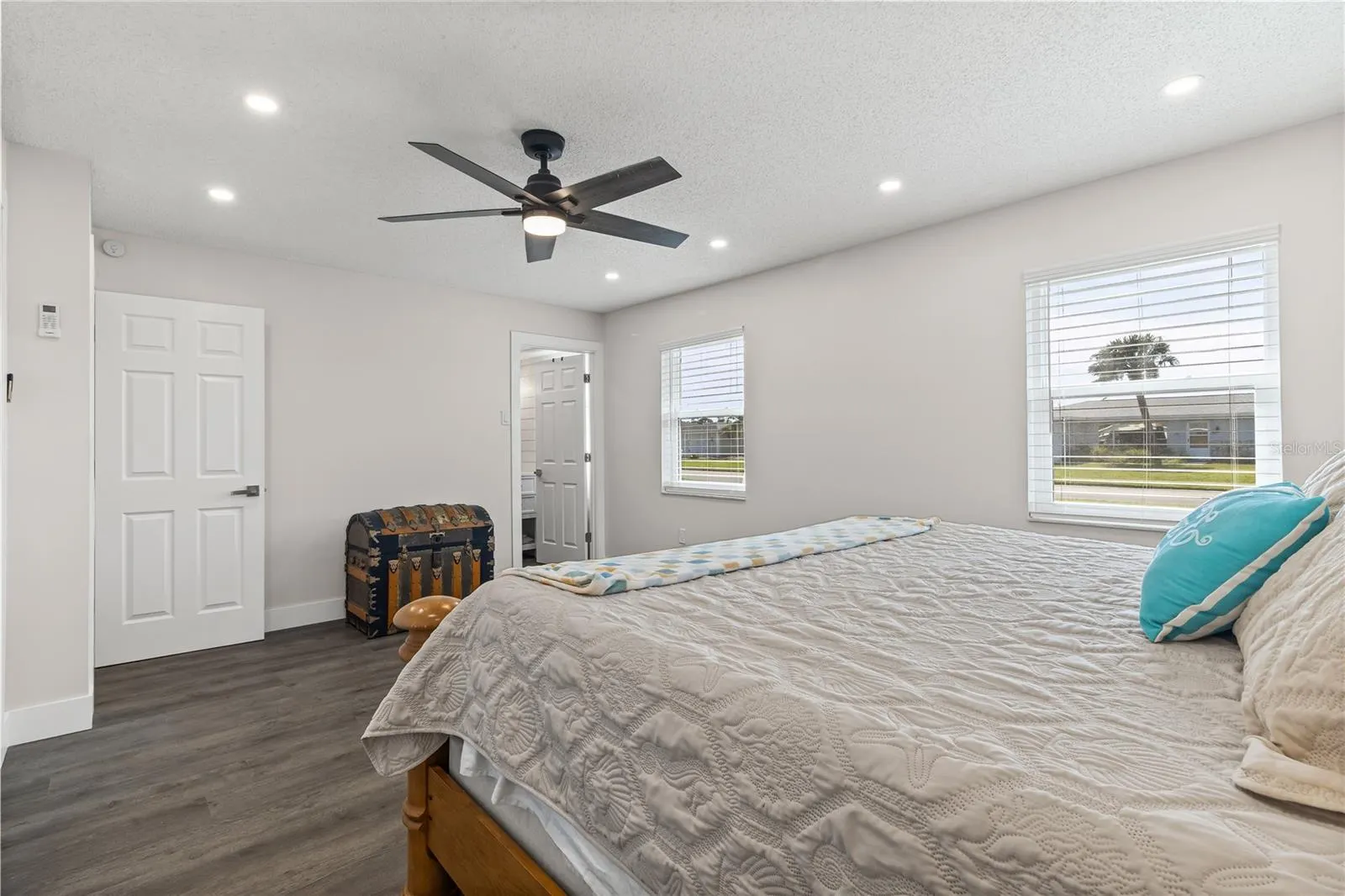 150 ROTONDA CIR