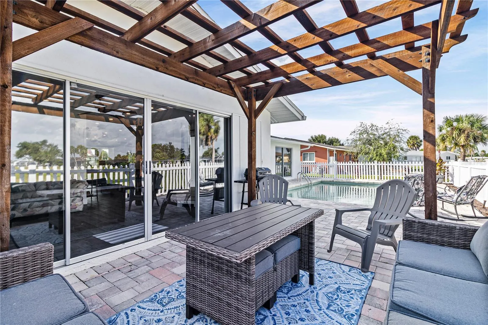 150 ROTONDA CIR