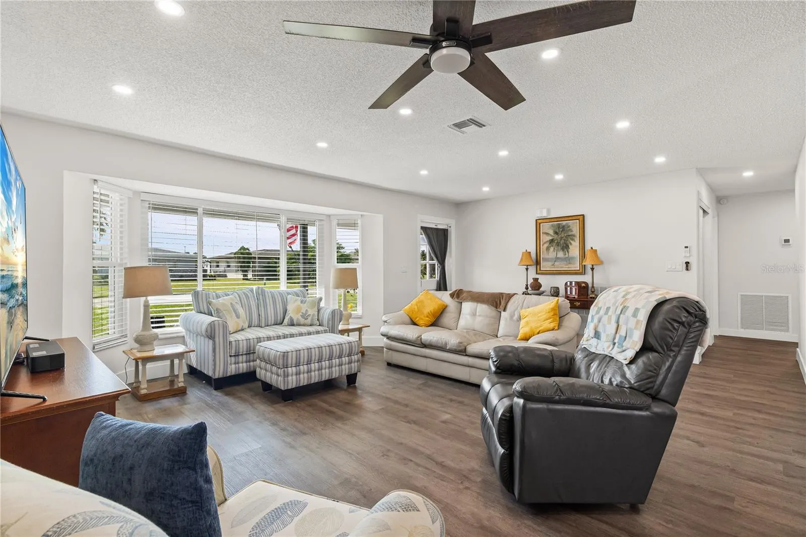 150 ROTONDA CIR