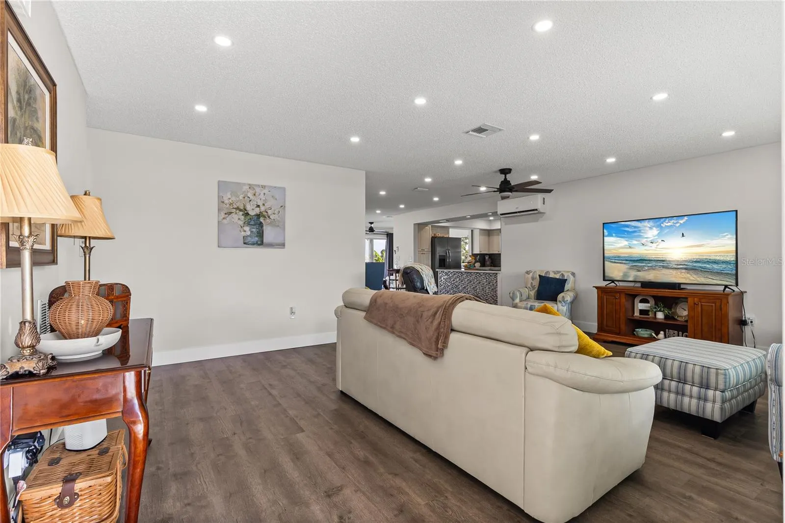150 ROTONDA CIR