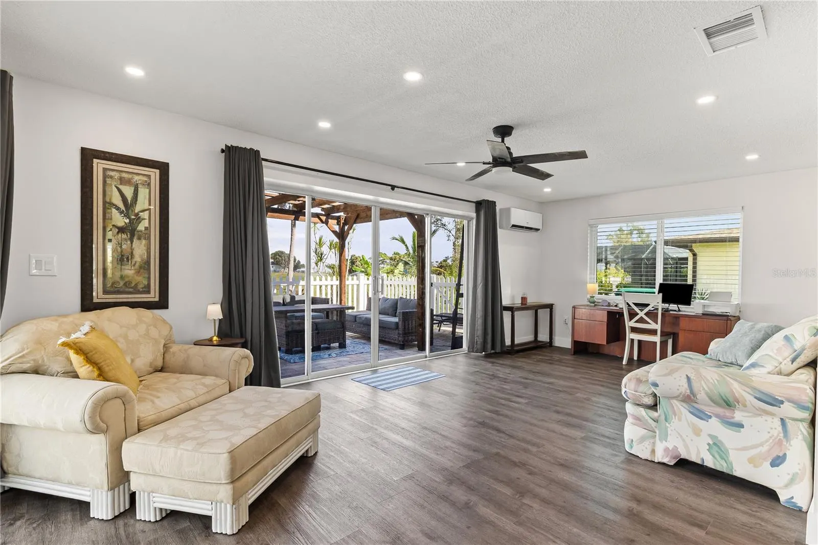 150 ROTONDA CIR
