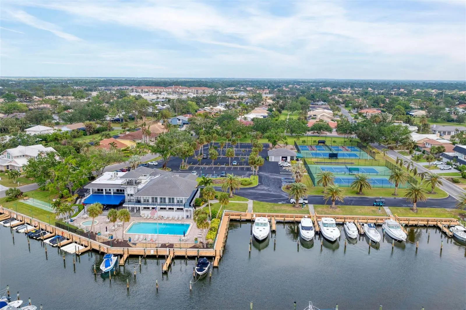 312 YACHT HARBOR DR