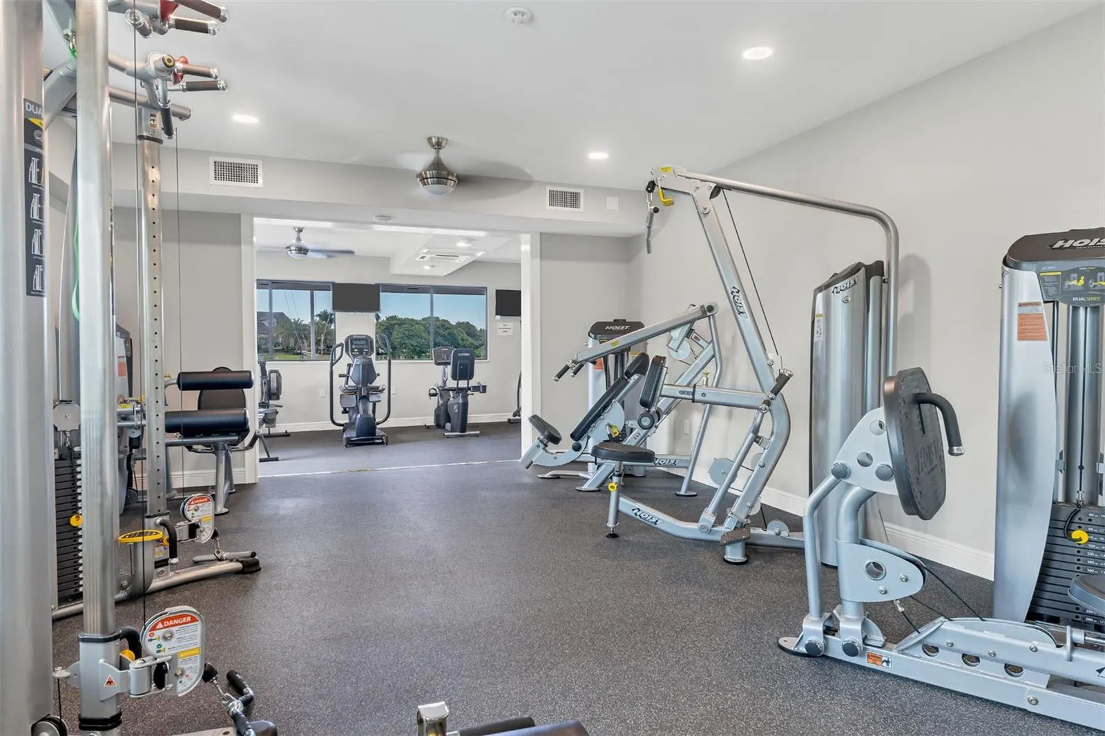 312 YACHT HARBOR DR