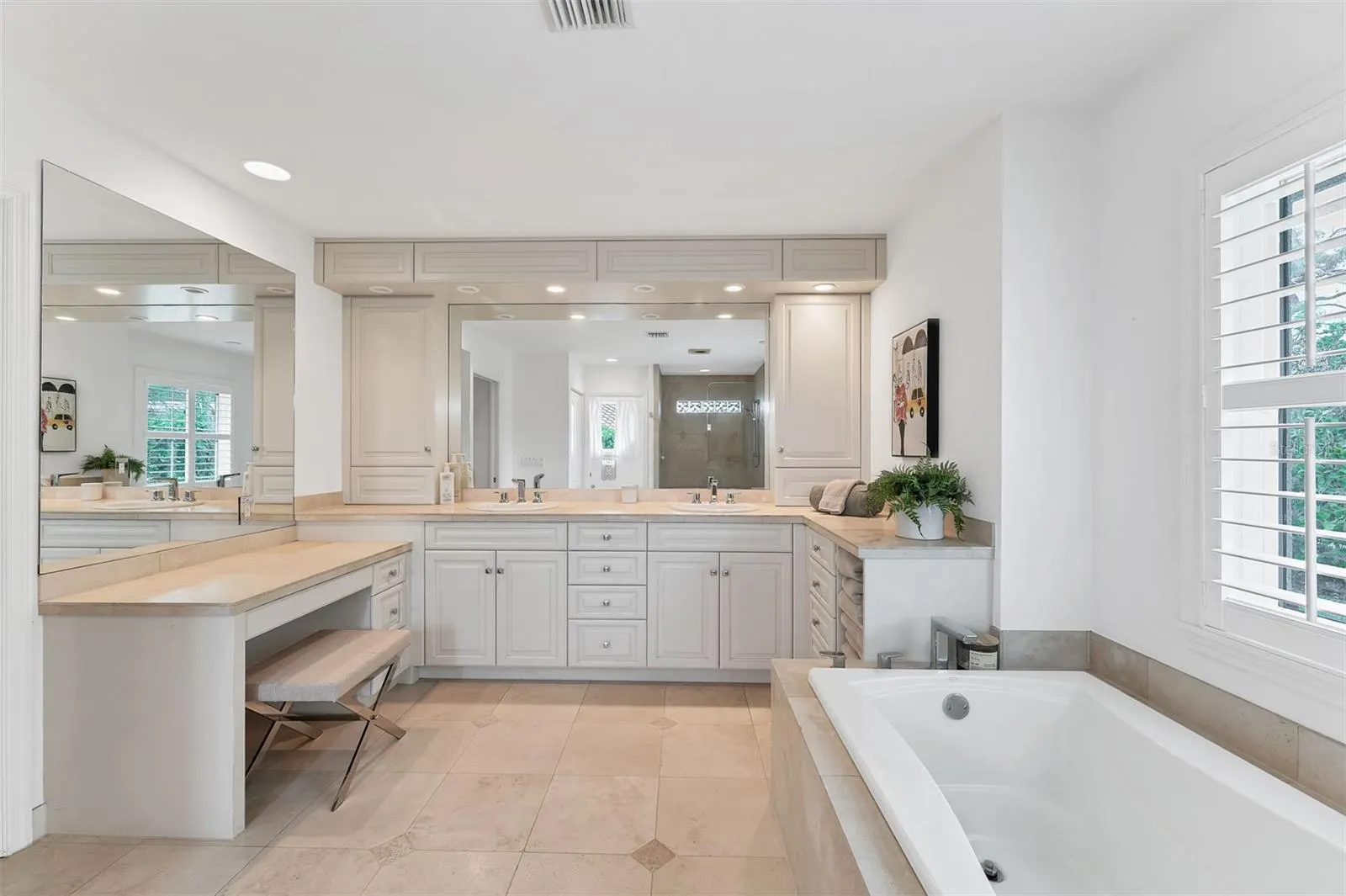312 YACHT HARBOR DR