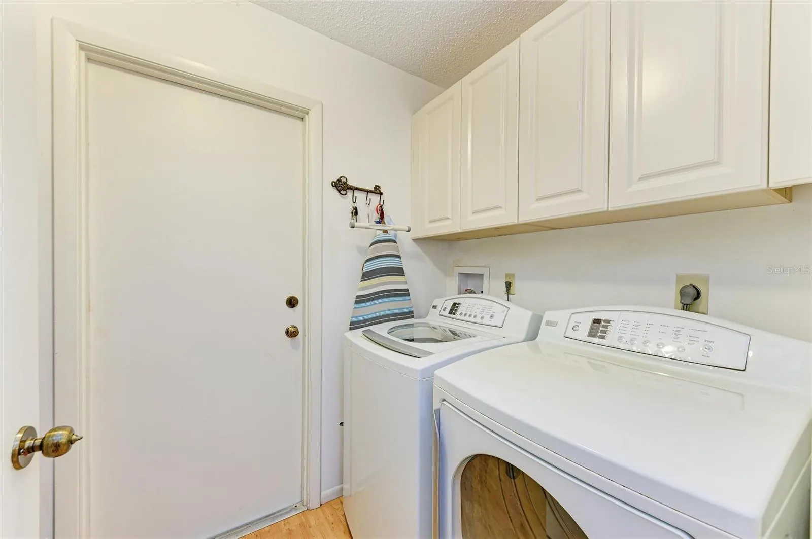 7087 FAIRWAY BEND CIRCLE