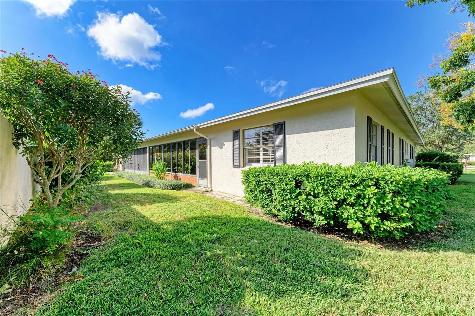 7087 FAIRWAY BEND CIRCLE