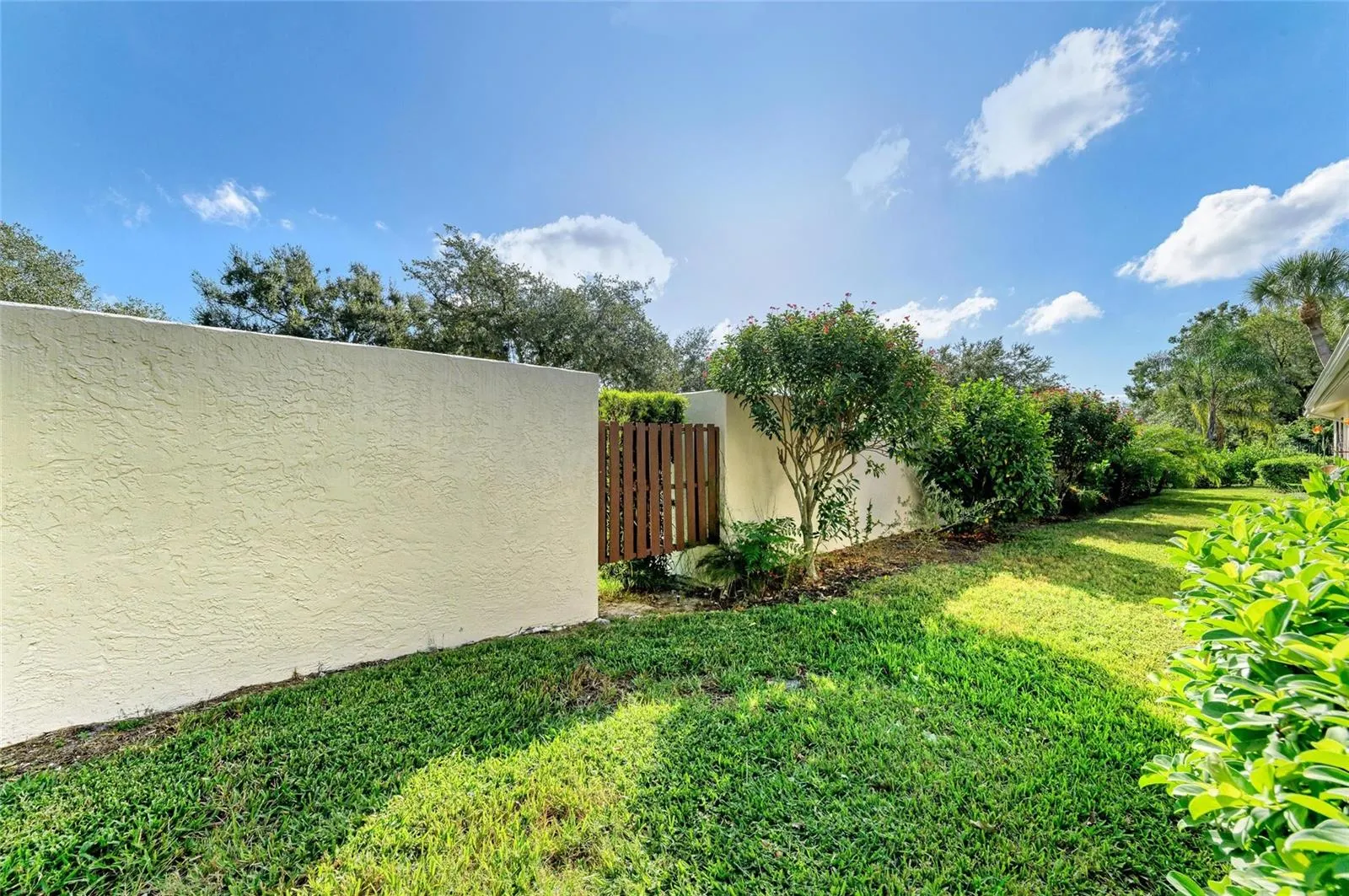 7087 FAIRWAY BEND CIRCLE