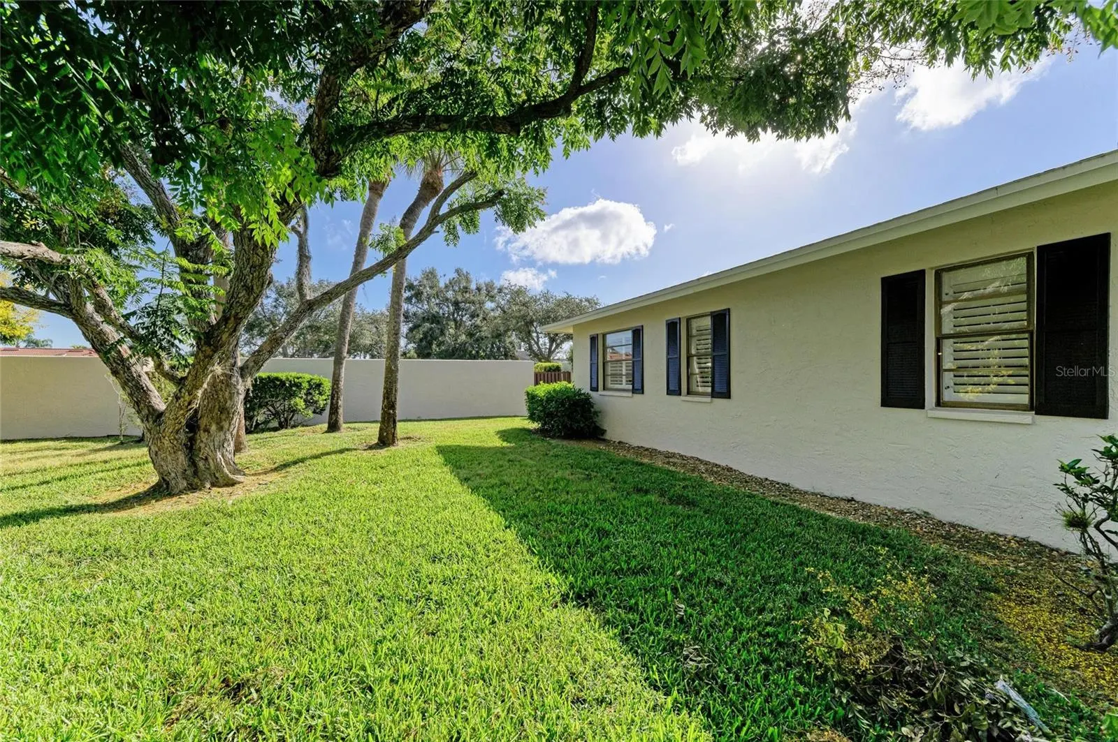 7087 FAIRWAY BEND CIRCLE