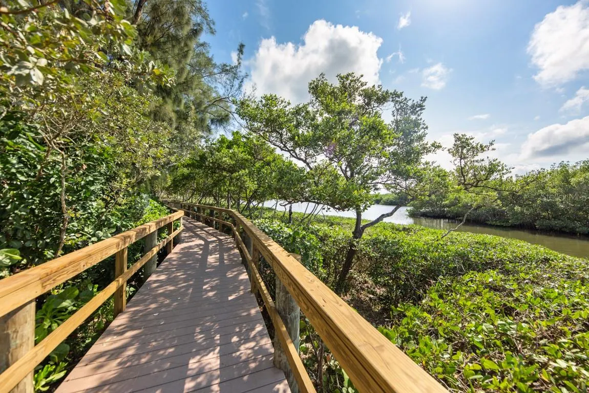 1526 PELICAN POINT DR #146, #146