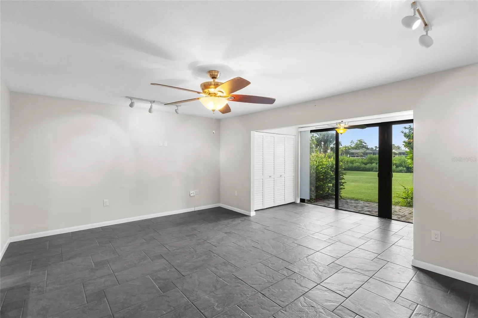 1526 PELICAN POINT DR #146, #146