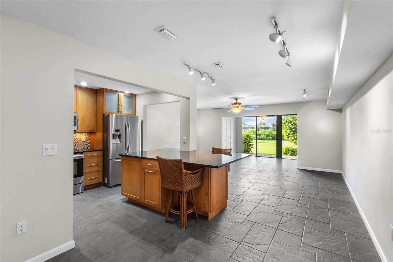 1526 PELICAN POINT DR #146, #146