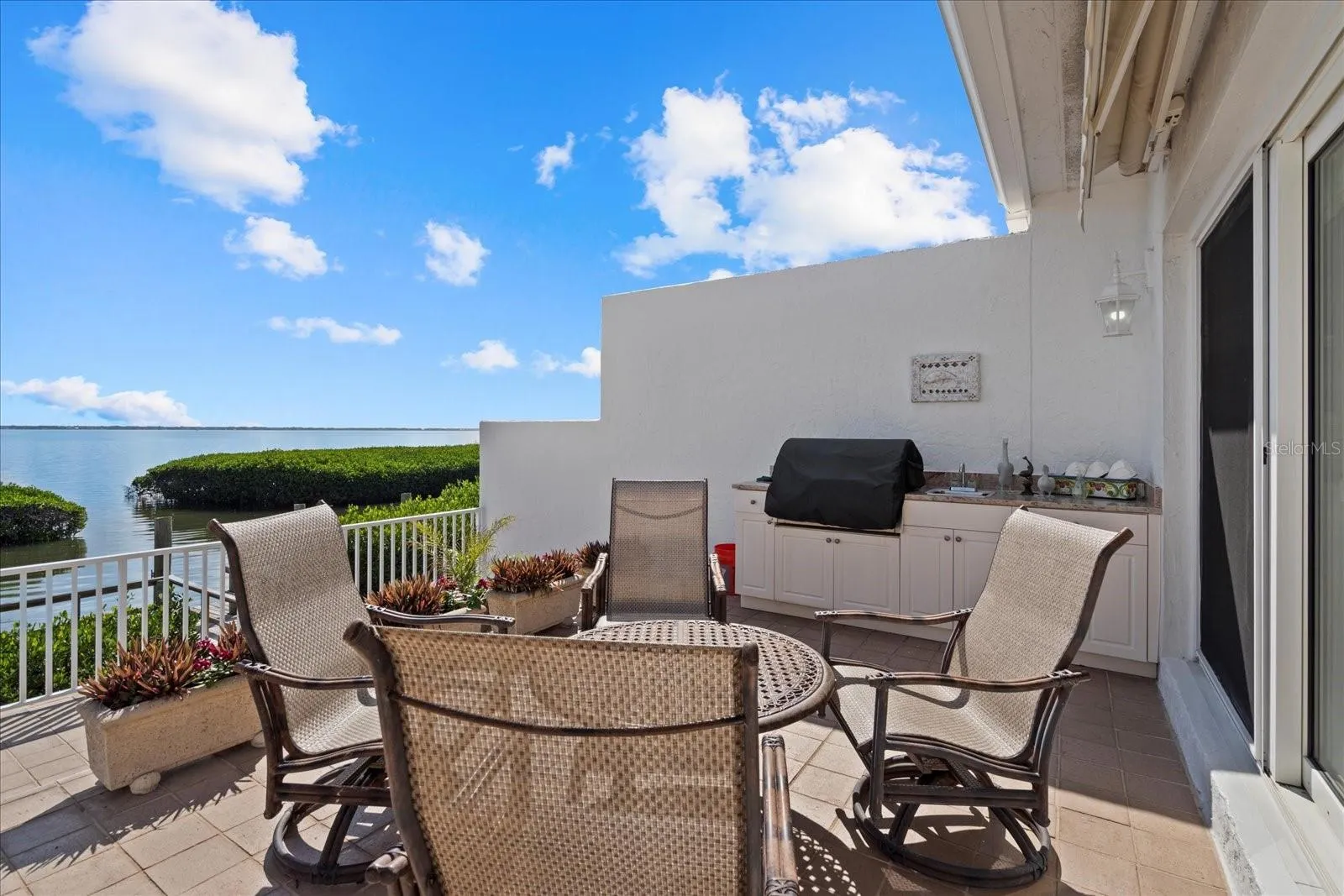 2254 HARBOUR COURT DR