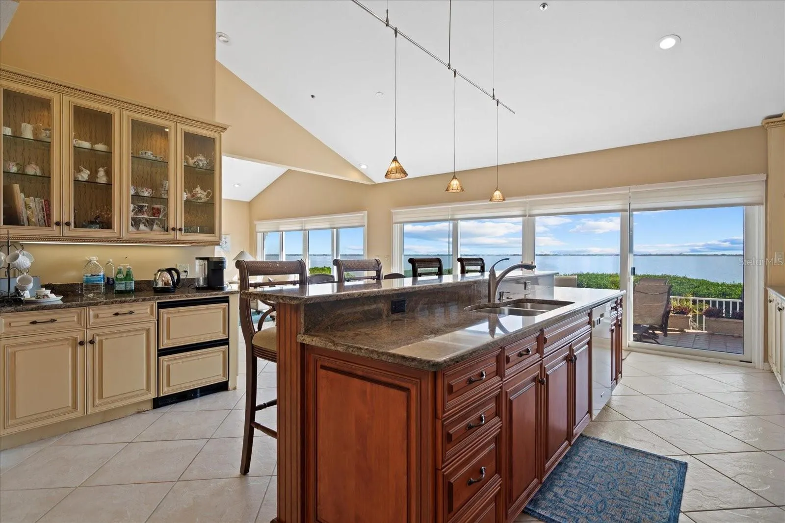 2254 HARBOUR COURT DR
