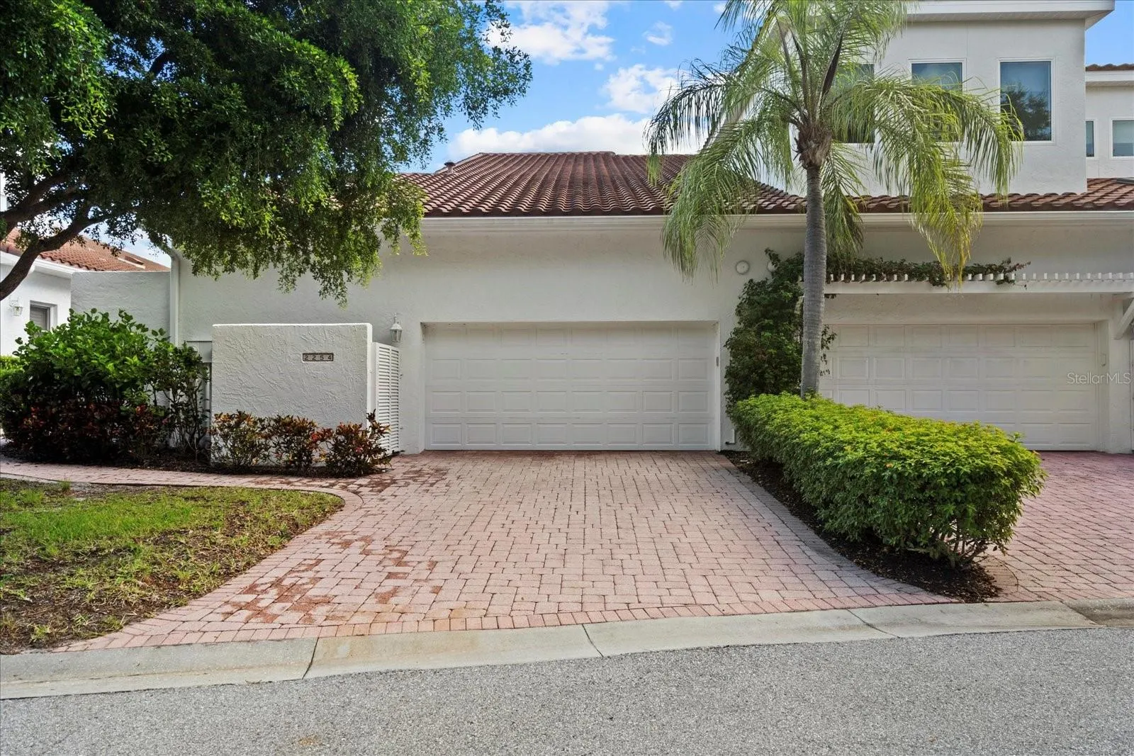 2254 HARBOUR COURT DR